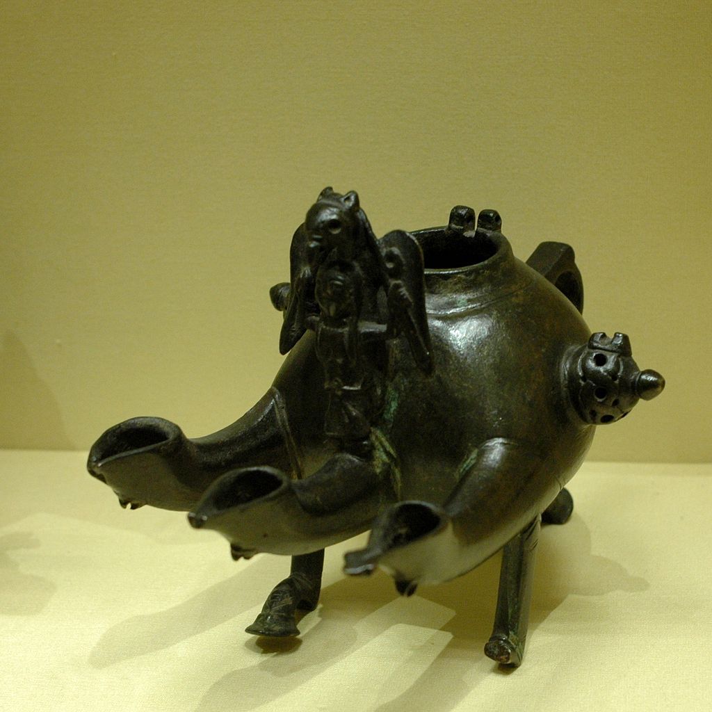 Art of the Seljuk Empire: Three-beaked lamp. Bronze, 11th or 12th century, Khurasan.Louvre Museum